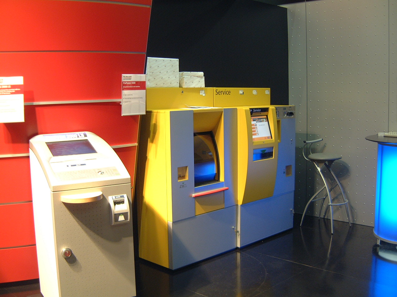 Postautomaten im Auftrag der Wincor Nixdorf AG in Paderborn